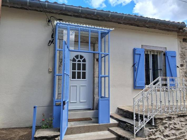 Location de vacances pour 3 personnes, avec jardin et vue, adapté aux familles à Prémian