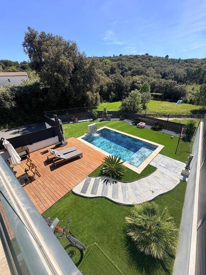 Location de vacances pour 8 personnes, avec Balcon et Jacuzzi ainsi que Terrasse et Jardin à Le Pouget