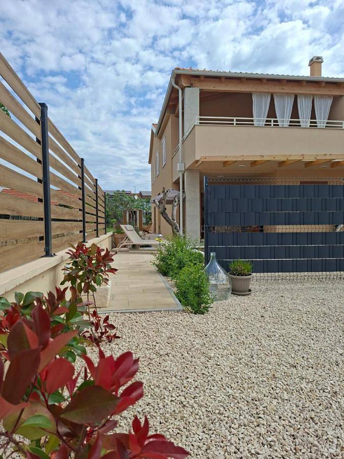 Villa pour 8 personnes, avec piscine ainsi que jardin et vue à Biograd na Moru - 2