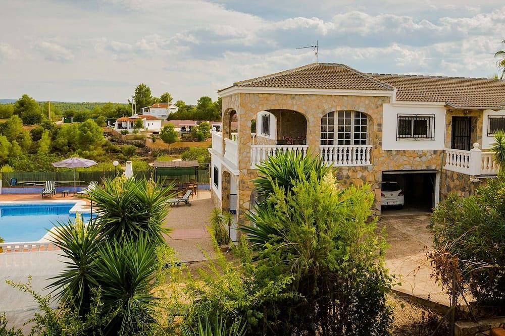 Large Family Villa: private pool, near lake & beach - Sleeps 10 in Navarrés, Valencia Province