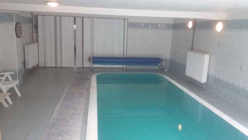 Villa mit Innenpool, Saunou und Spielraum in Vranov, Beneschau