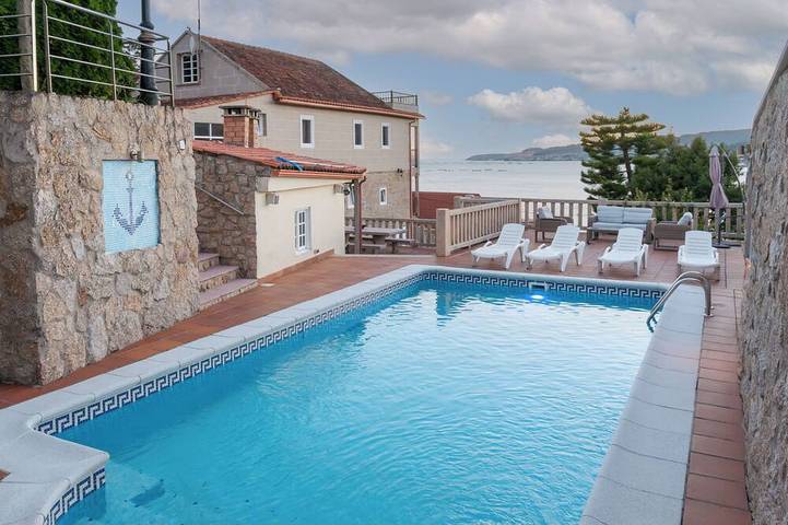 Holiday home for 12 people, with garden and hot tub - 1
