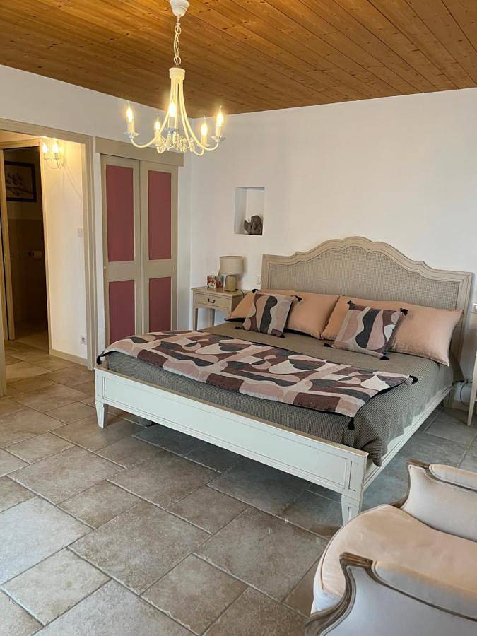 Chambre d’hôte pour 2 personnes, avec piscine ainsi que jardin et terrasse