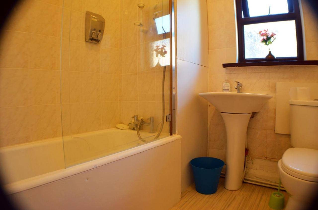 Birchfields Guest House in Manchester, Greater Manchester