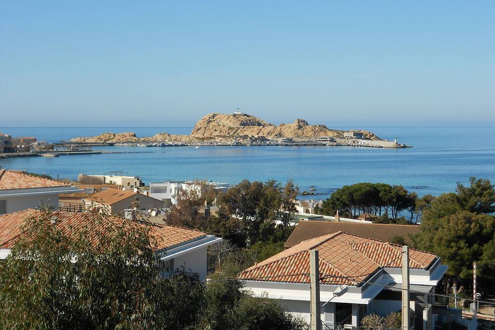 Ganze Wohnung, Ile-Rousse Ferienwohnung 100metres vom Strand in L'Île-Rousse, Calvi und Umgebung