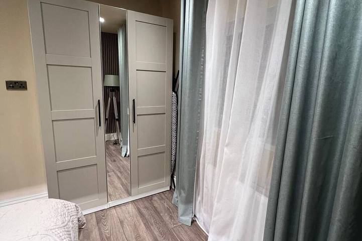 Modernized detached 2 bedroom Guest house. in Preston, Lancashire