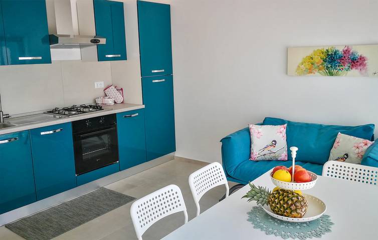 Entire holiday apartment, Sea View Apartment, 200m to Beach, Terrace Parking in Spiaggia Santa Maria del Focallo, Pozzallo