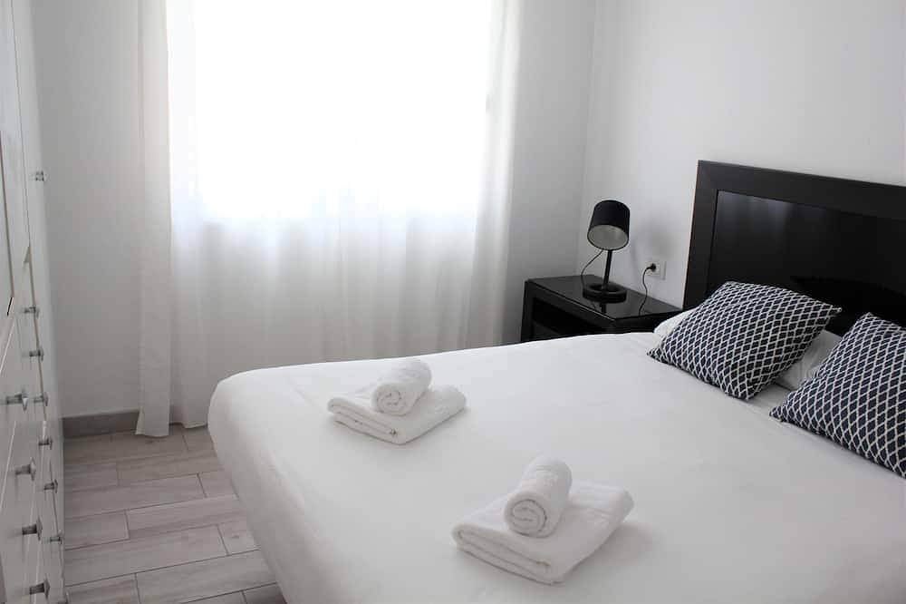Entire apartment, Great location, 2 bd and terrace in Las Americas in Playa Puerto Colón, Adeje