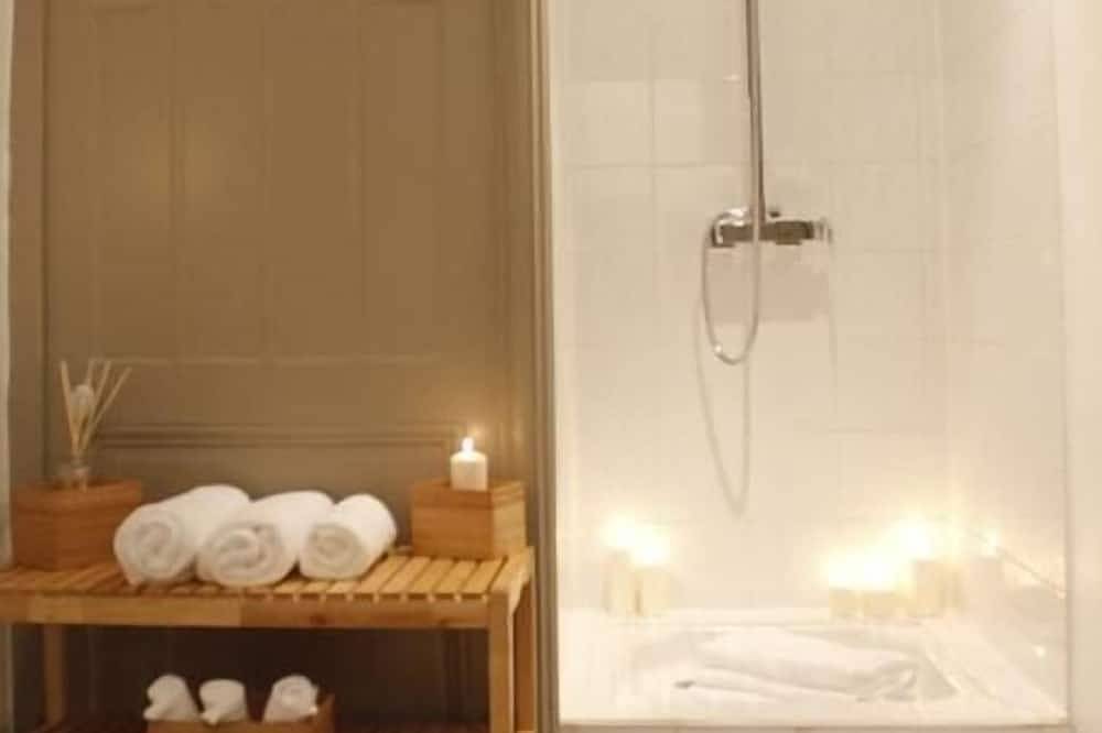 Entire apartment, Apartment-Ensuite with Bath-Bastide 1 in Carcassonne, Carcassonne region