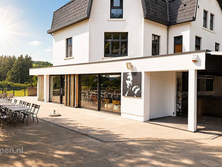 Location de vacances pour 73 personnes, avec terrasse et balcon/terrasse dans Petit-Han