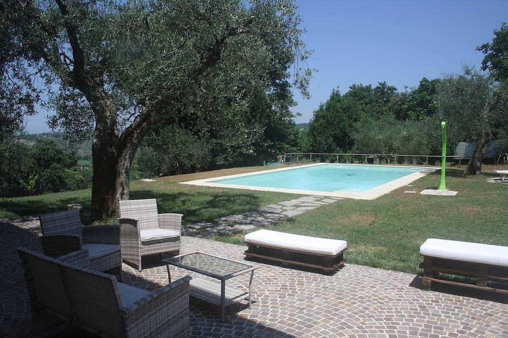 Apartment in a two-family house with exclusive park and pool The sea is 10' away in Tavullia, Pesaro-Urbino