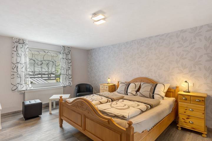 Geheel appartement, Appartement 'Christel' met privé terras en Wi-Fi in Westfeld, Schmallenberg