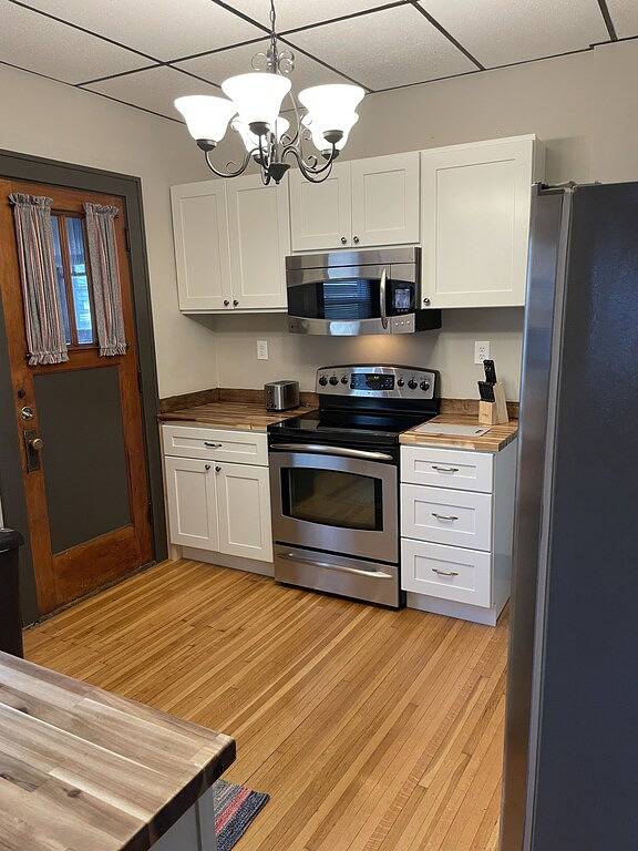 Charming 3 bed 1 bath home. 1 block to St. Mary's. 10 min walk to Mayo downtown. in Rochester (MN), Olmsted County