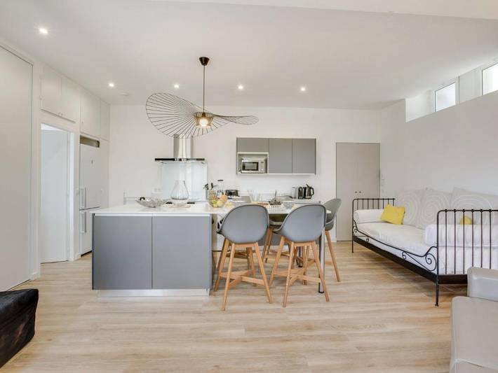 Gîte pour 4 personnes, avec terrasse et jardin dans Plage du Miramar - 3