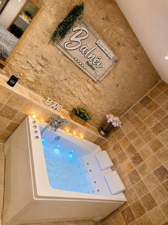 Appartement entier, Loft Suite de luxe - Jacuzzi - Spa - Balnéo Vendôme in Vendôme, Vallée de la Loire