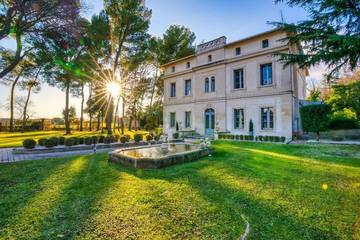 Château pour 34 personnes, avec jacuzzi et jardin dans l' Hérault