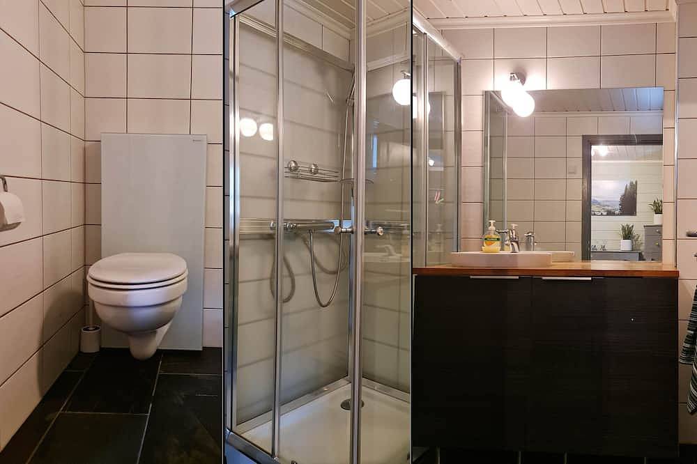 Mountainside Cottage in Voss with a great view in Voss