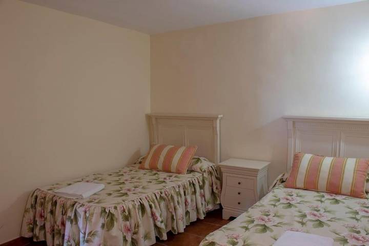 Casa de vacaciones para 13 personas, con piscina además de jardín y vistas en Córdoba - 2