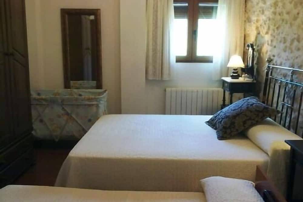 Casa rural 3 con buhardilla, piscina y jardín con barbacoas in Bañeres, Interior de Alicante