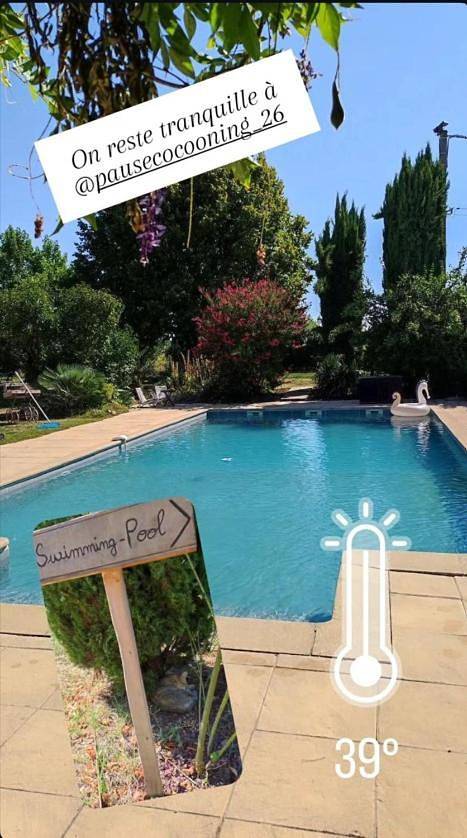 Location de vacances pour 5 personnes, avec piscine et jardin ainsi que vue et bassin pour enfant dans Bougé-Chambalud