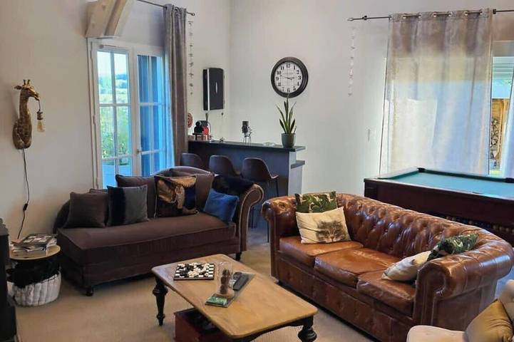 L'Emeraude Suite mit Seeblick / Pool / Strand 10 min zu Fuß entfernt in Bilieu, Paladru-See