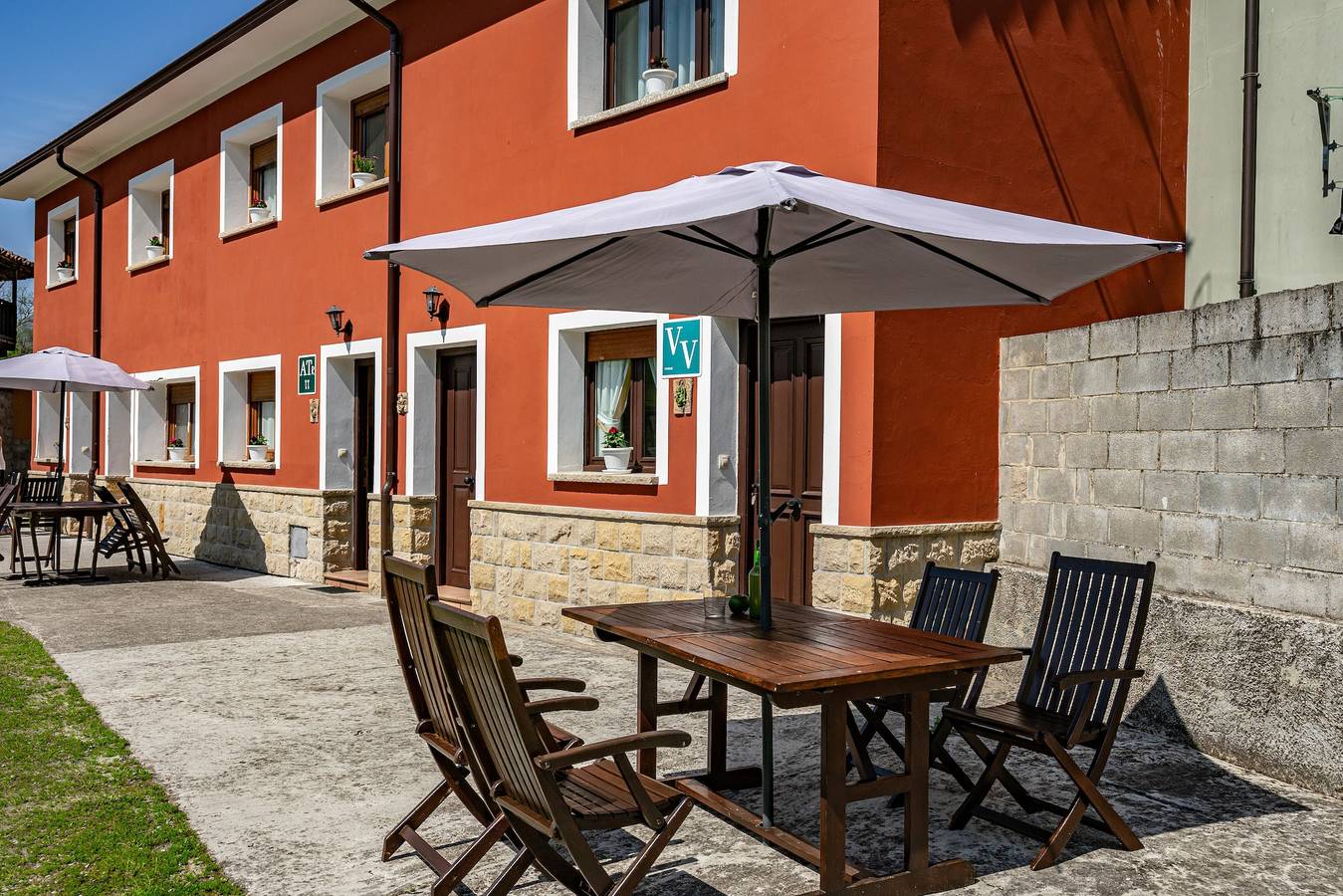 Landhaus 'El Cuélebre' mit Bergblick, Pool und Grill in Parres, Sierra del Sueve