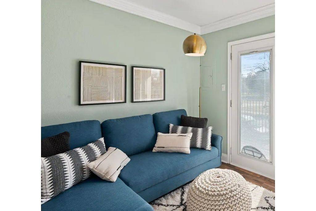 Ganze Wohnung, Cozy, modern space⭐️Walk to Twu⭐️King bed⭐Sleeps 4 in Denton, Denton County