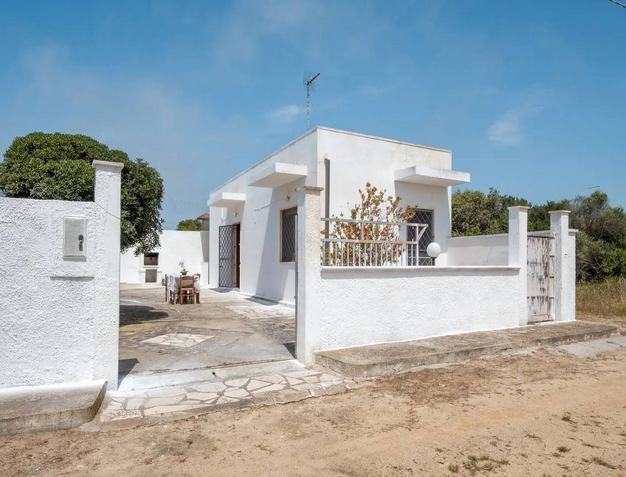 Ferienhaus 'Via Cixierri 4' mit privatem Garten und Klimaanlage in Porto Cesareo, Golf von Tarent