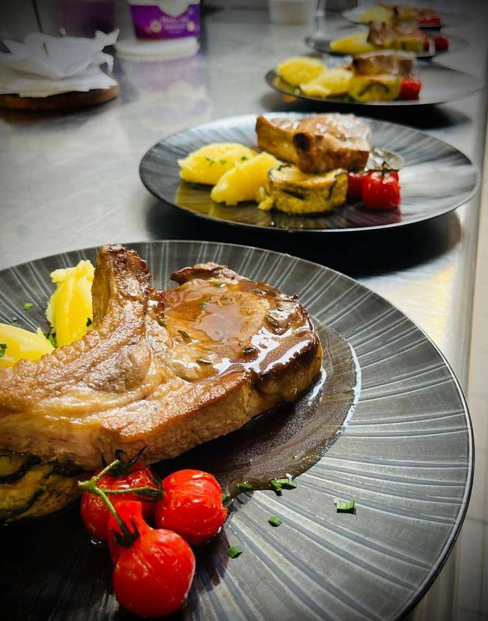 Logis Hotel Noemys Brive - Restaurant Le Teinchurier in Brive-la-Gaillarde, Région de Brive-la-Gaillarde