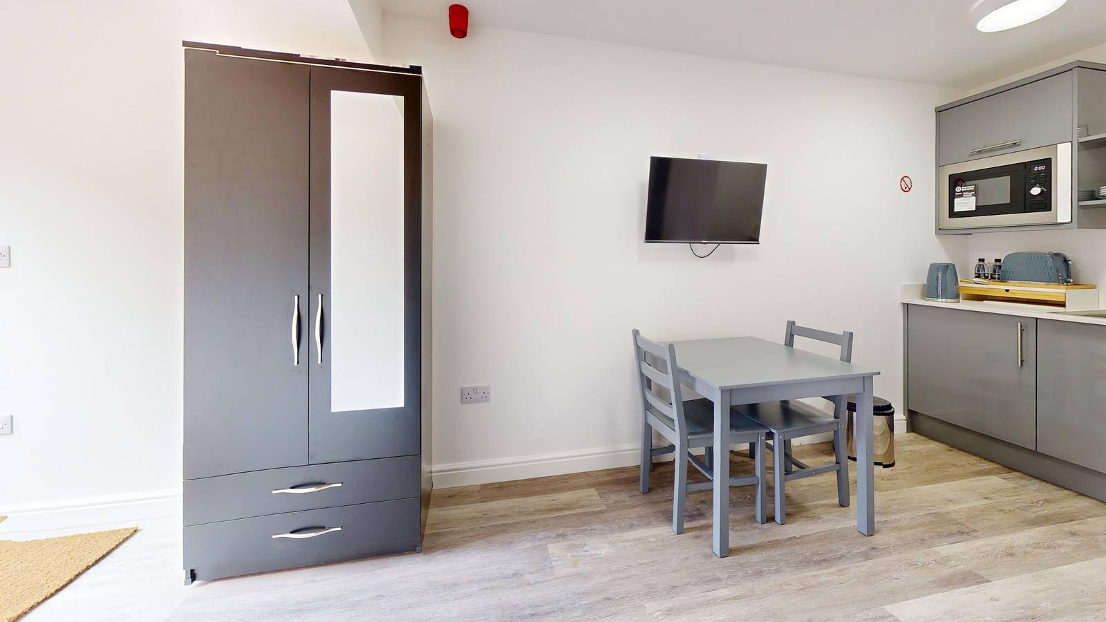 Entire apartment, Bicester Court Lodge The Langford Room in Oxfordshire