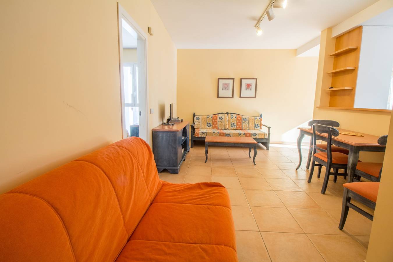 Entire holiday apartment, Cozy apartment near the sea with wifi and pool in Port de Pollença, Pollença