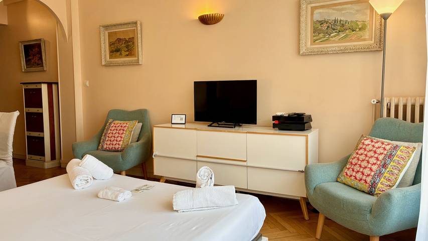 Gîte pour 2 personnes, avec balcon, animaux acceptés dans Casino Du Palais De La Mediterranee - 4