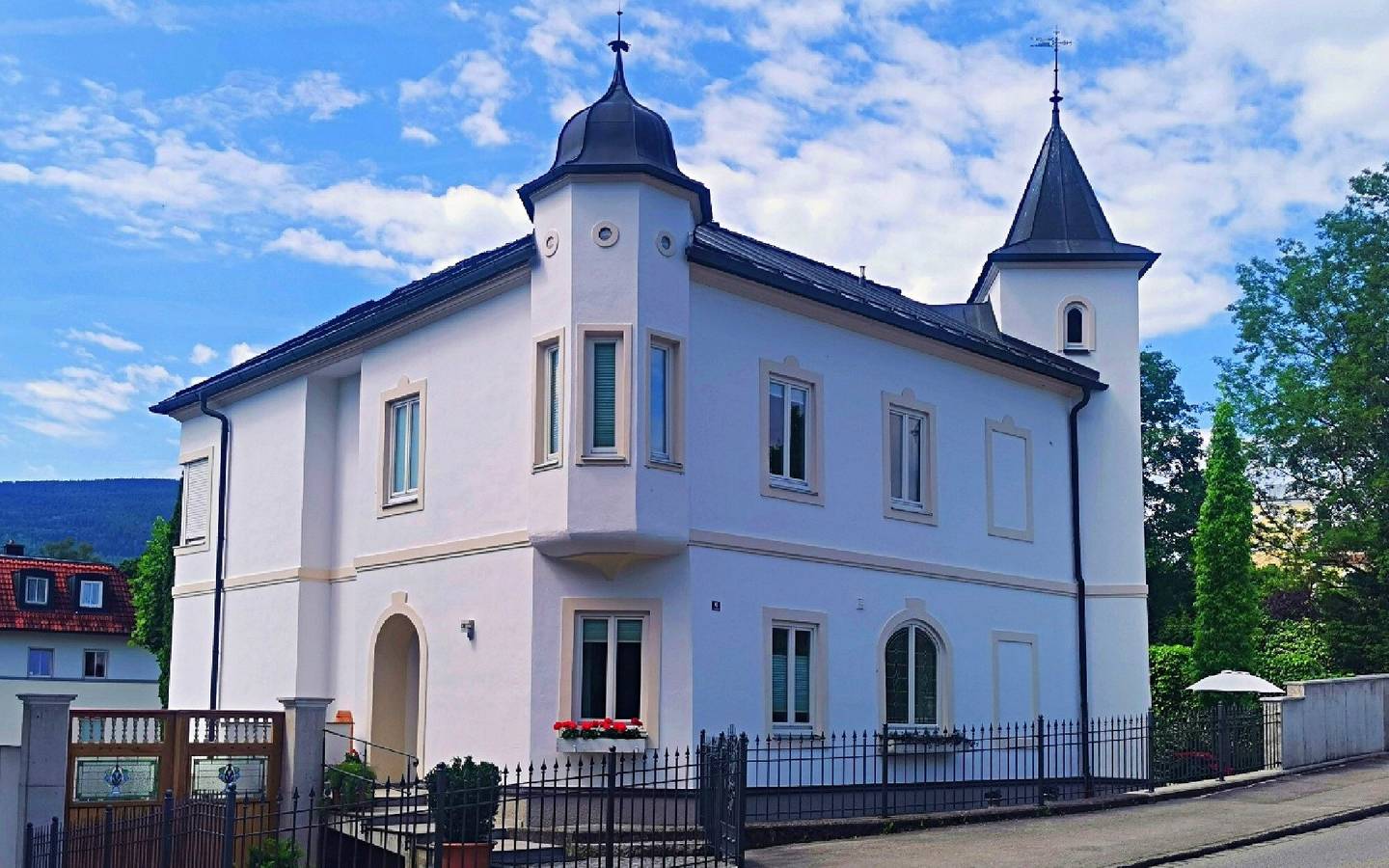 Ganze Wohnung, Ferienwohnung 'Villa Karlsbach' mit Bergblick, Gemeinschaftsgarten und Wlan in Teisendorf, Rupertiwinkel