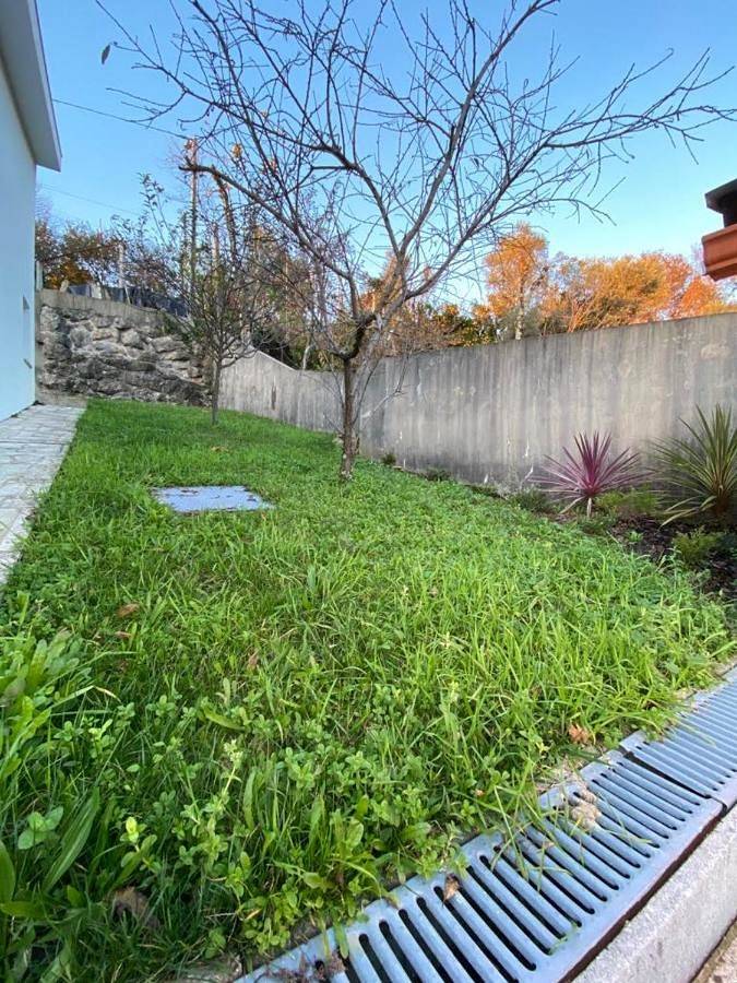 Location de vacances pour 6 personnes, avec vue ainsi que piscine et jardin, animaux acceptés à Terras de Bouro - 3