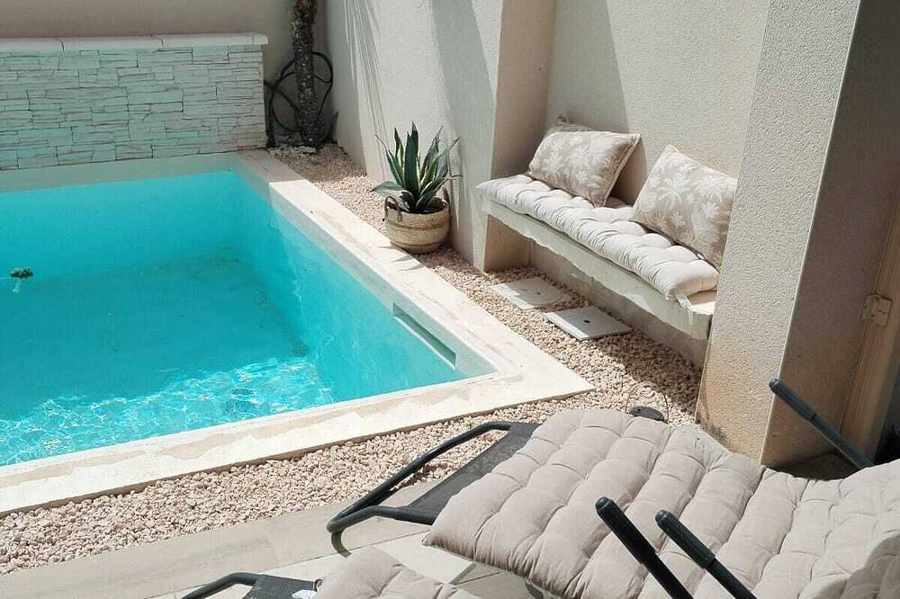 Nouvelle Propriété Pavillon Neuf Climatisé Piscine Chauffée Jardin Clôturé in Pont-Saint-Esprit, Region de Nimes