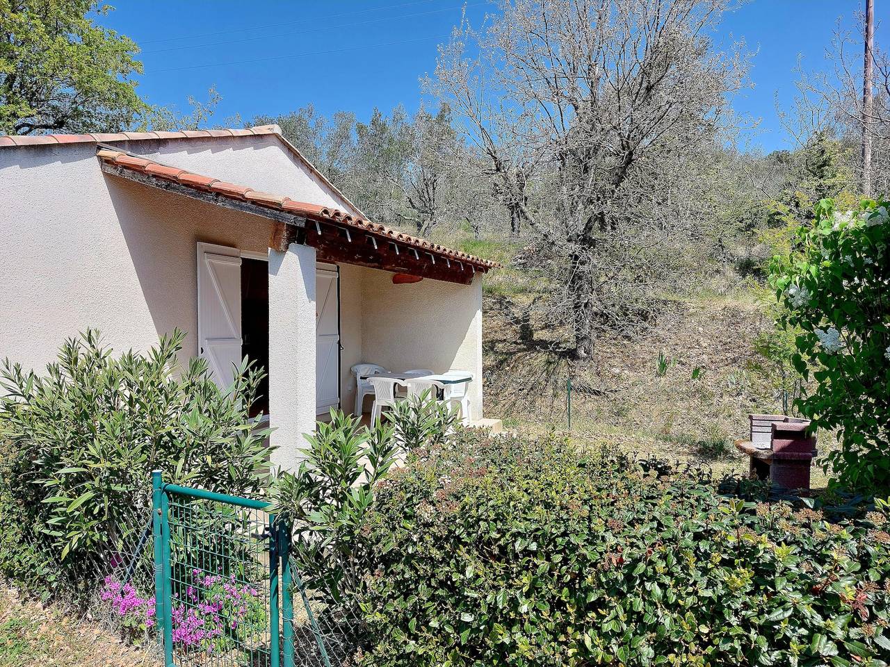 Gite Le Micocoulier La Fontinelle en Ardèche, cerca de Bessas, con piscina y vistas in Bessas, Ardèche