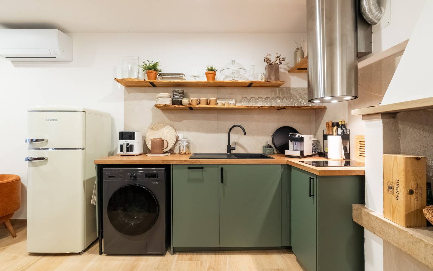 Chambre d’hôtes « Residenza Tre Cuori » avec vue sur le lac, Wi-Fi et climatisation in Torri del Benaco, Montagnes autour du lac de Garde