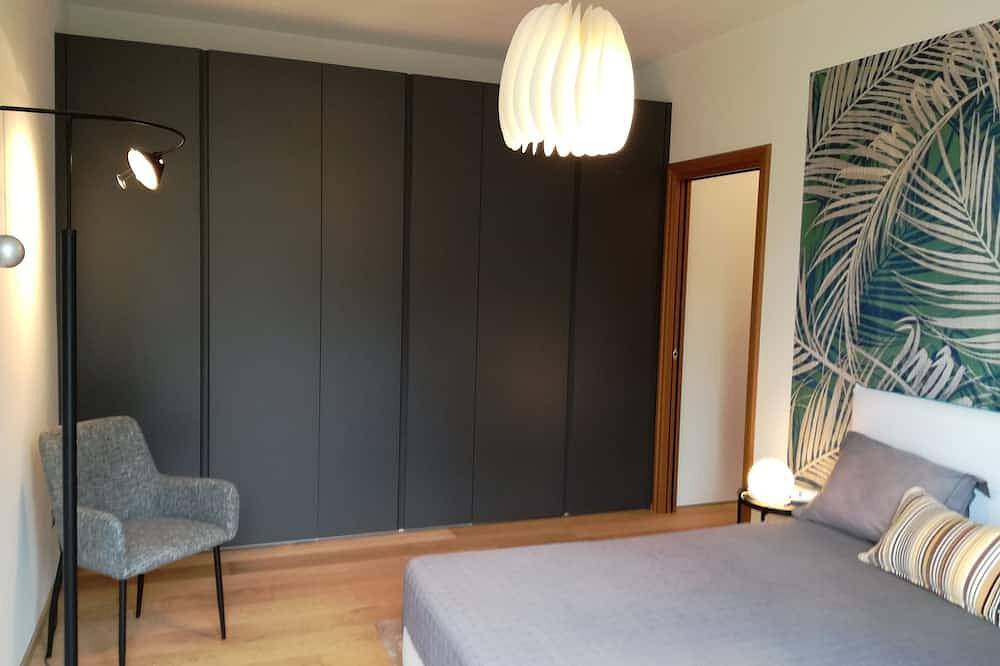 Entire apartment, Suite 51 Lake Maggiore Apartment with terrace 50 meters from the lake in Arona (Lago Maggiore), Comune di Arona