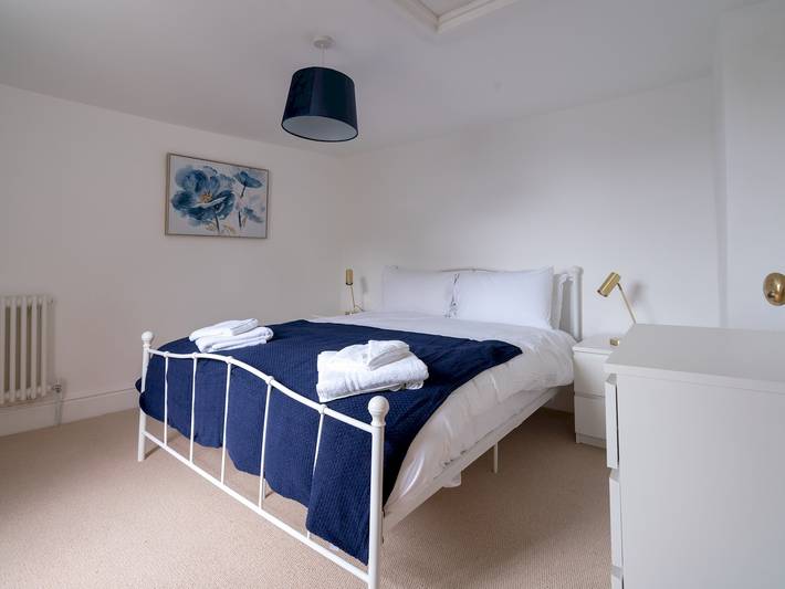 Stylish Grade II listed house - Pass the Keys in Cheltenham, Gloucestershire