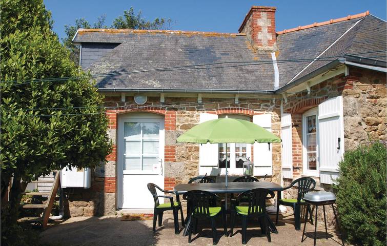 Maison de vacances pour 4 personnes, avec Terrasse et Jardin à Pleubian
