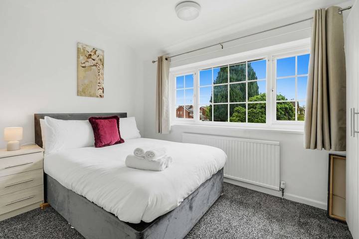 Comfortable 3 bed house near Bedgrove park in Aylesbury, Chiltern Hills