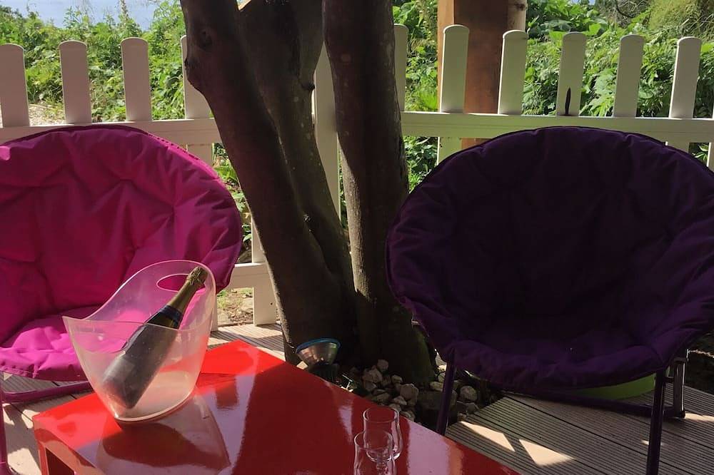 Ganze Wohnung, Le Cousteline - \"Maisonnette\" 20m2 Air conditioned Sea view Terrace in Hyeres, Parc national Port-Cros