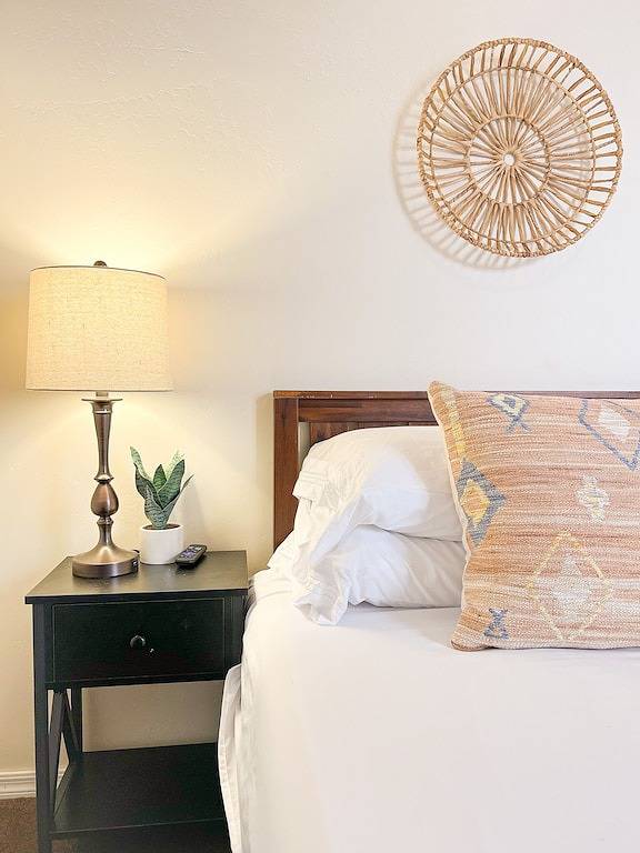 Vacation rental for 12 people, with yard and hot tub as well as balcony in Lake Powell