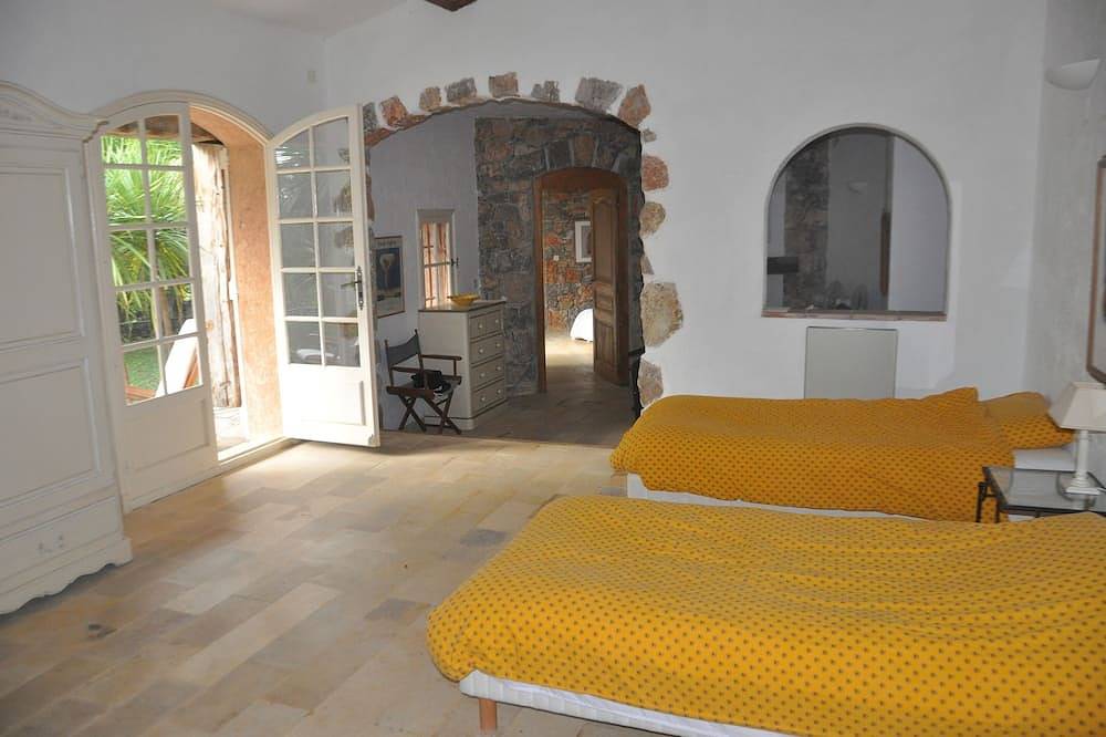 4 habitaciones, 4 baños, ladera provenzal, villa nr, pueblo medieval, piscina climatizada, aire acondicionado in Seillans, Region de Draguignan