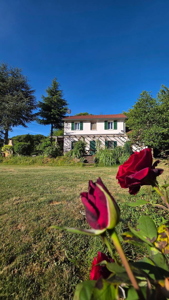 Holiday Home 'La Rosa sul Lago' Pet-Friendly with Private Garden, Spa, and Wi-Fi in Osiglia, Liguriska alperna