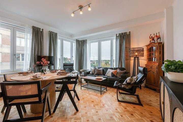 Ganze Wohnung, Waterfront retreat w/ beach access & parking in Le Zoute, Knokke-Heist