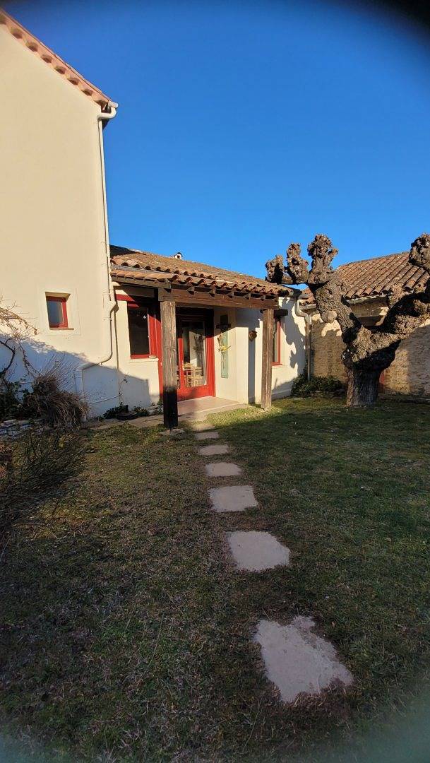 Gîte pour 4 personnes, avec piscine ainsi que jardin et terrasse à Rousson - 2