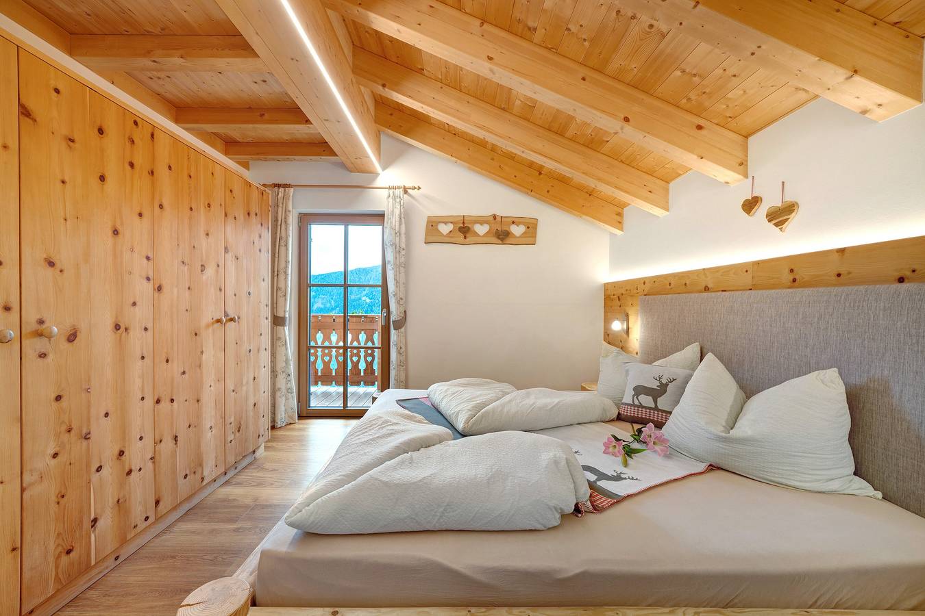 Appartamento intero, Appartamento 'Niederhaushof' con vista sulle montagne, balcone e Wi-Fi in Ultimo, Gruppo Ortles-Cevedale