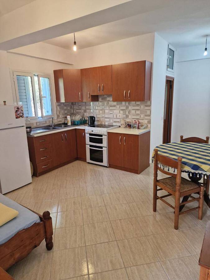 Gîte pour 2 personnes, avec balcon ainsi que vue et jardin dans Borsh - 2