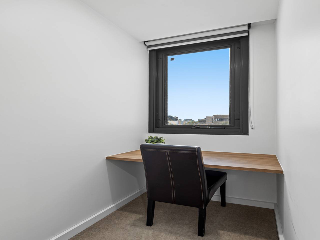 Entire apartment, Spacious 2-Bed Apartment in Hughesdale in Monash City, Melbourne
